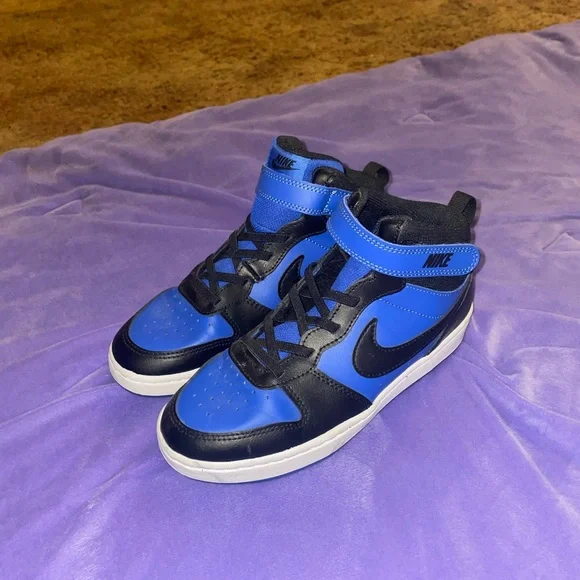 Nike Kids Black and Blue Sneakers - Picture 3 of 5